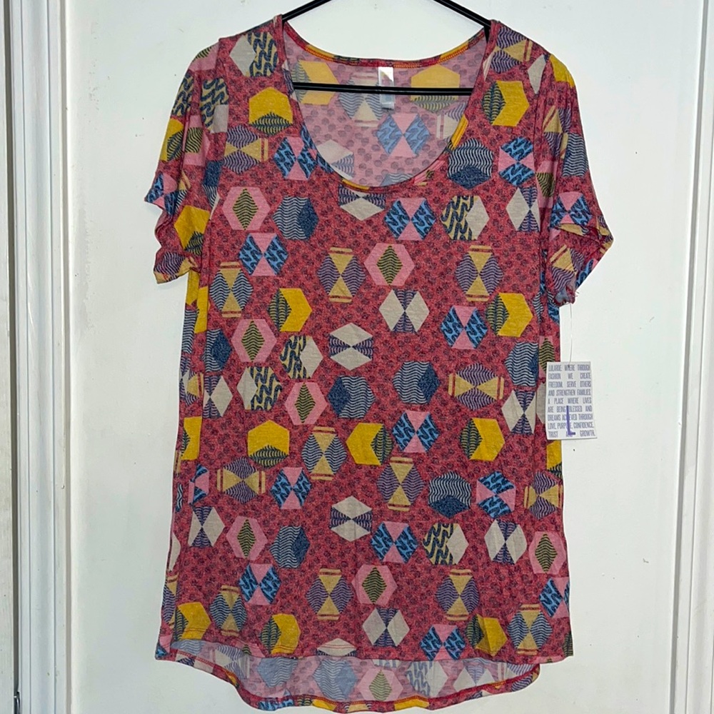 🎁 LuLaRoe Classic T size large and NWT